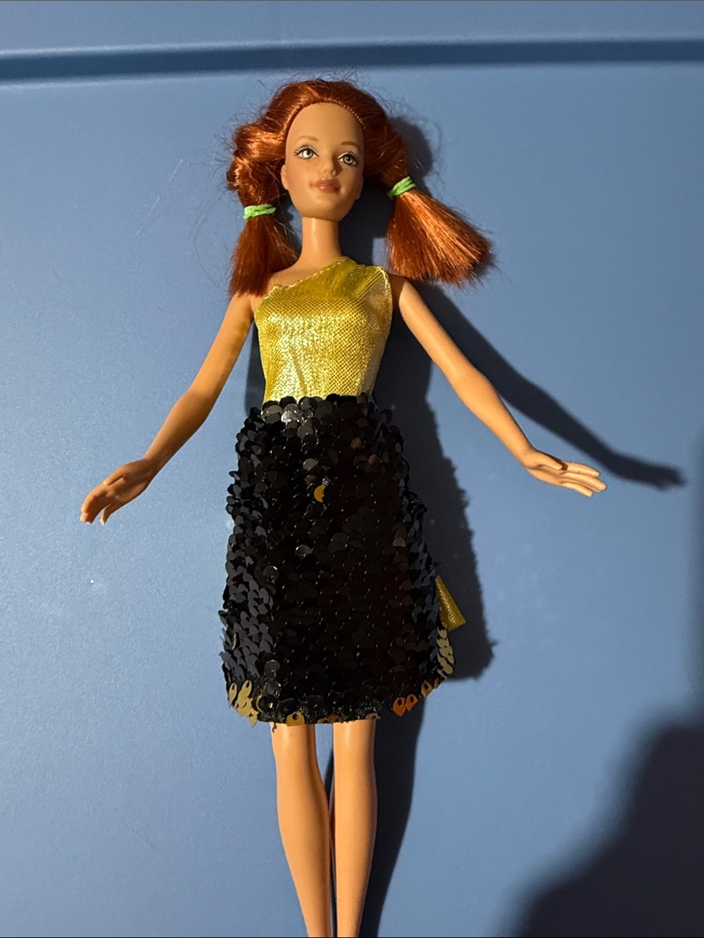 Midgr, Barbies Mattel Fashion Doll in Yellow Top and Black/gold flipSequin Skirt